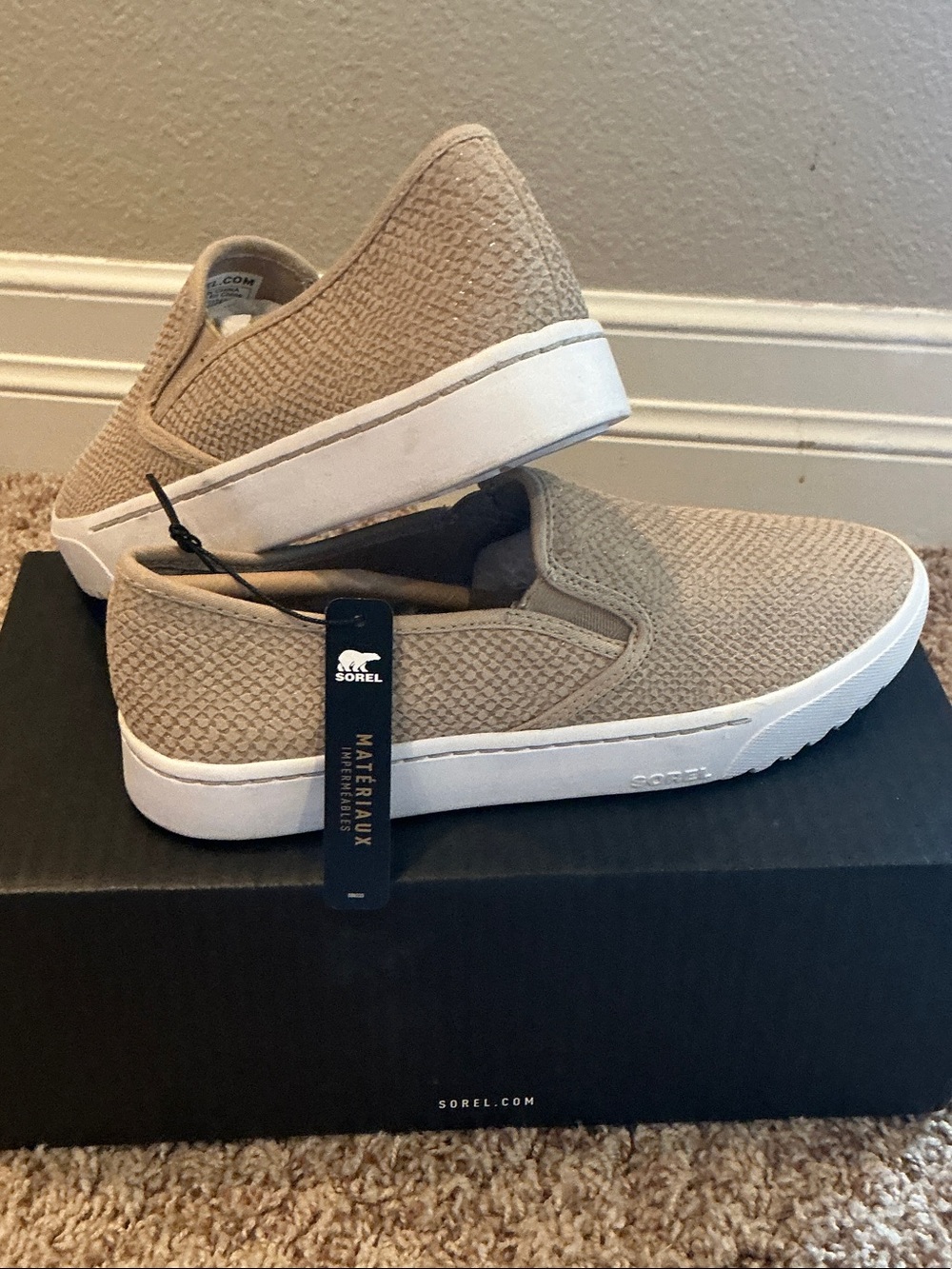 ✨Sorel Women’s Slip-On Loafers in Tan textured leather.